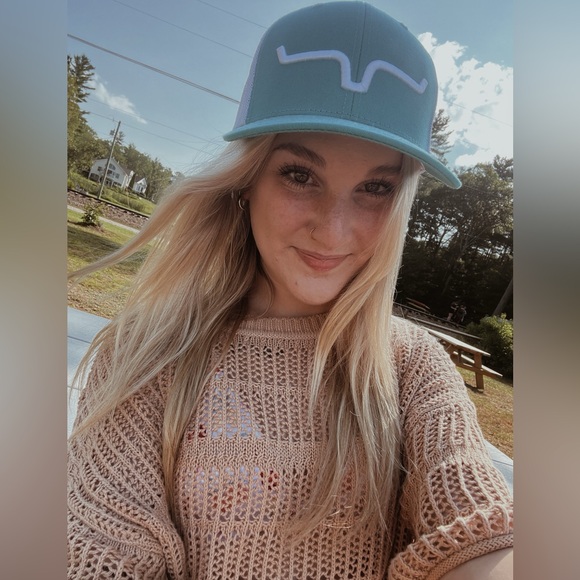 Meet your Posher, Hayley Jade - Picture 3 of 15